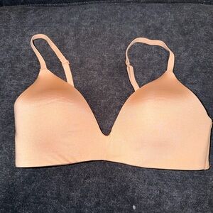 34B SKIMS Light Tan Seamless Bra